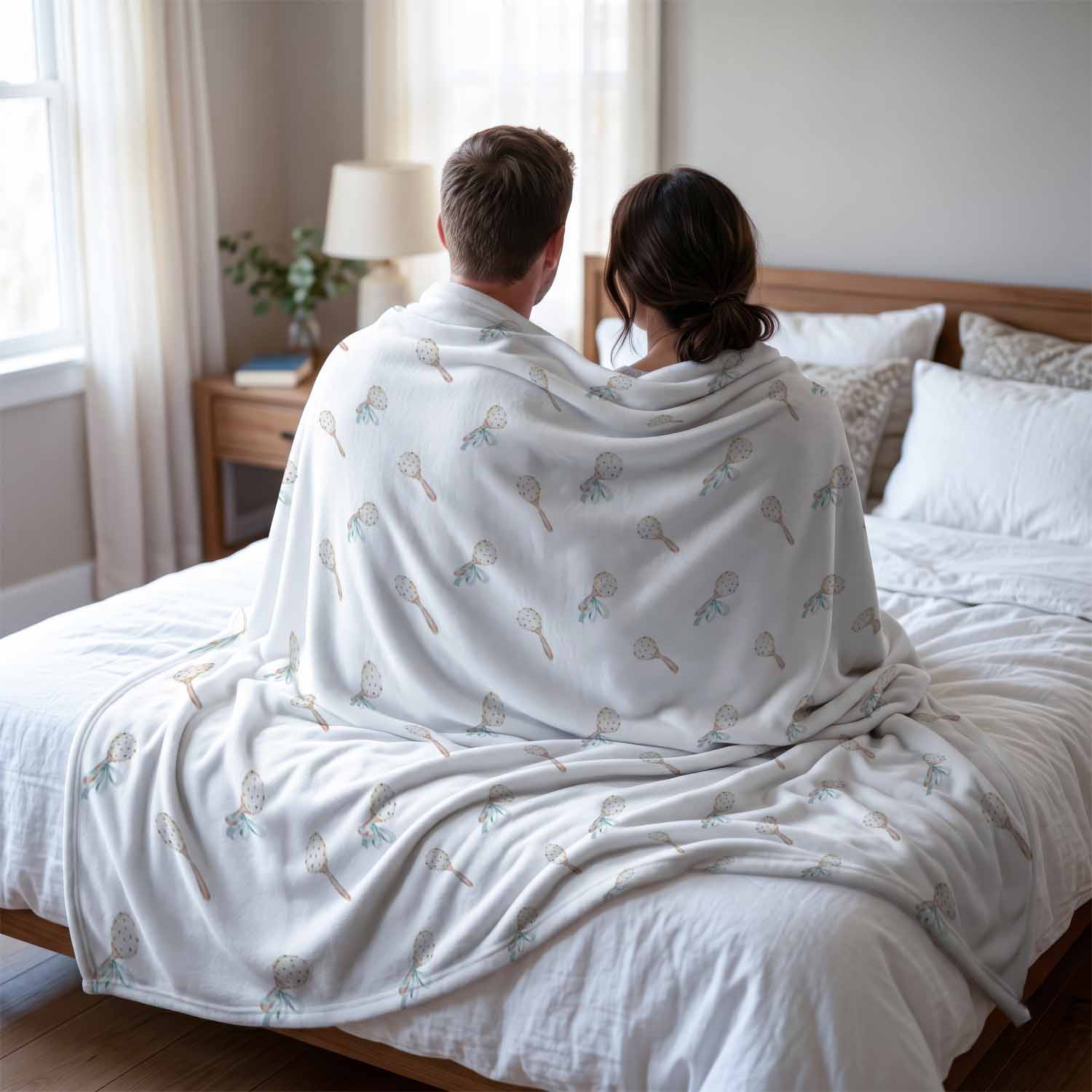 drewniane_grzechotki_z_niebieską_wstążką