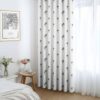 minimalistyczne_palmy_na_jasnym_tle